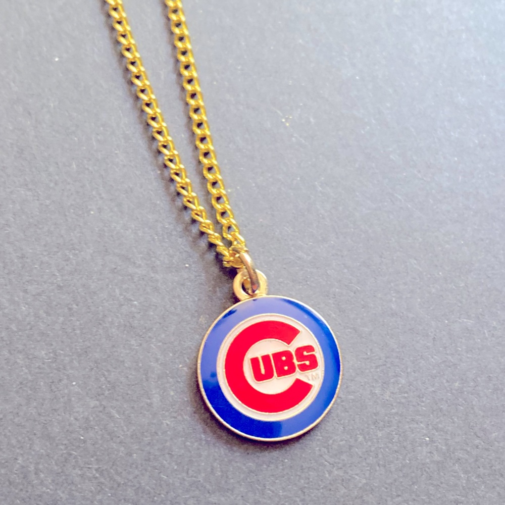 ⚠️ Chicago Cubs gold toned necklace with Cubs pendant